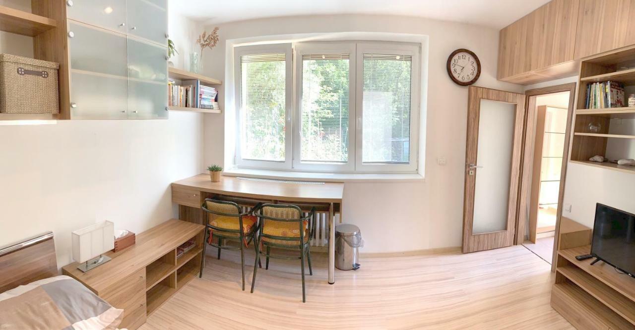 Krasny Apartman U Lesa, Trolejbus Do Centra A Bvv, Parkovani Zdarma Брно Экстерьер фото
